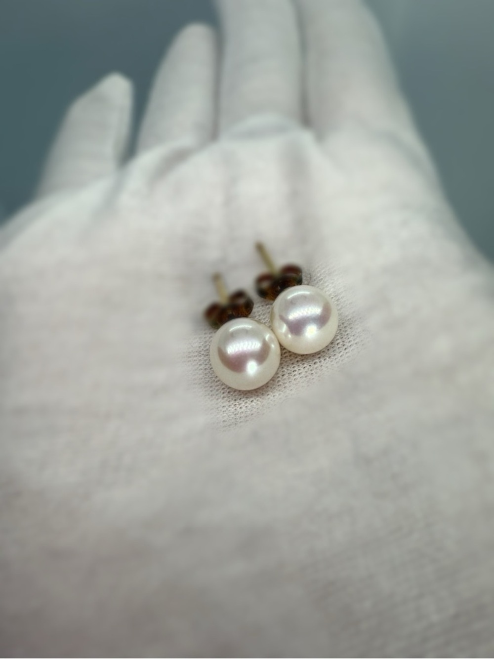 Classic 8mm White Pearl Stud Earrings - Elegant Women's Jewelry